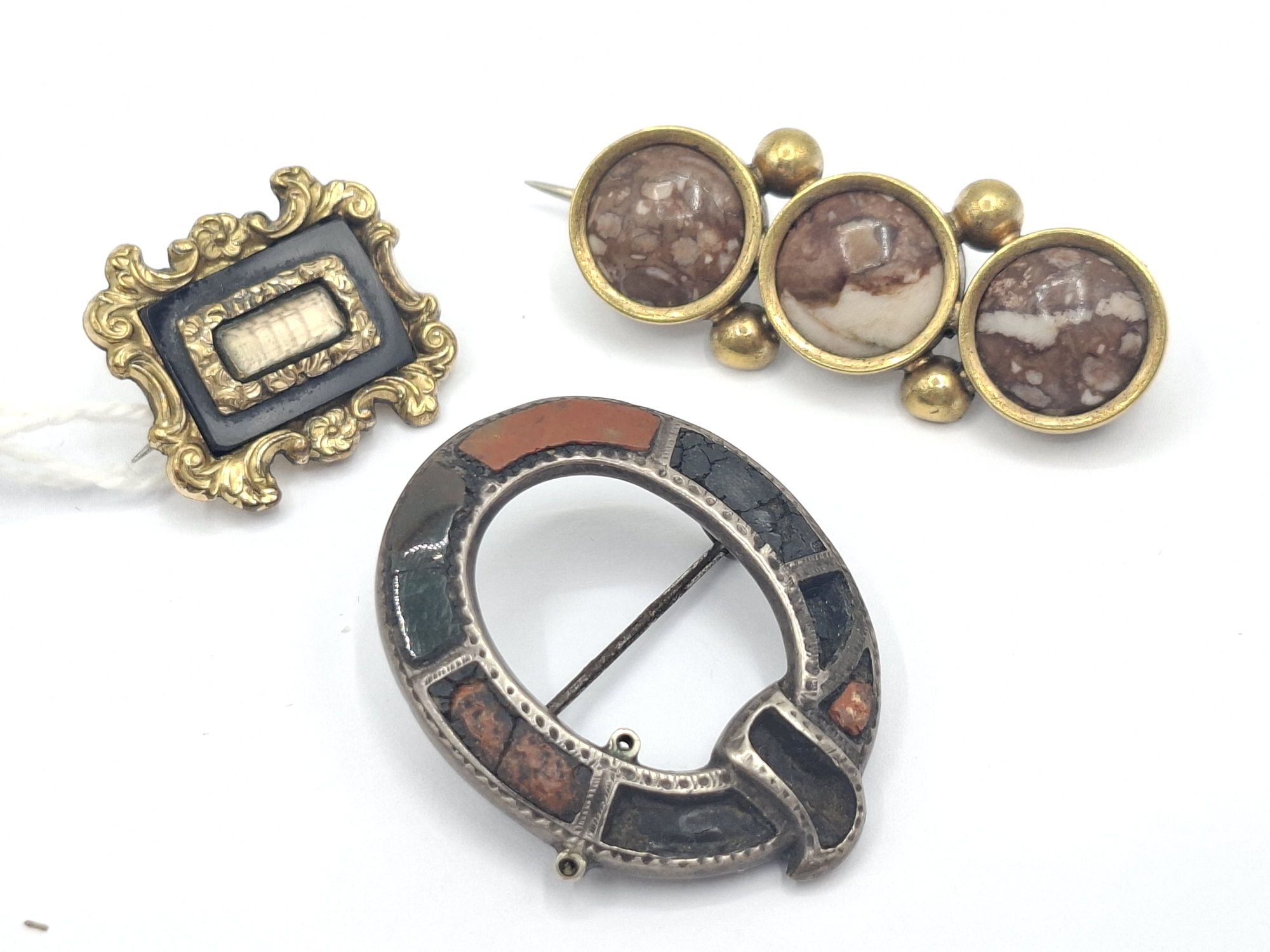 1118 · LATE GEORGIAN / VICTORIAN MOURNING BROOCH