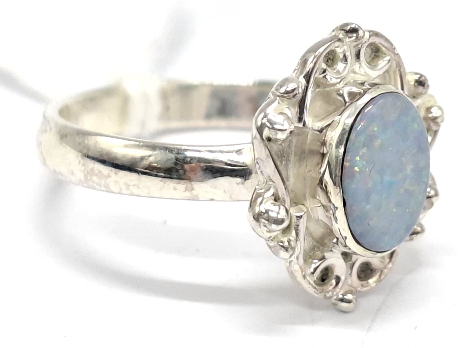 1087 · BLUE AND WHITE STONE SET DRESS RING