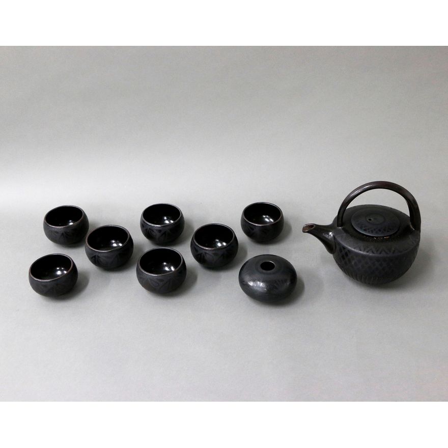 Anneke Borren - Black on black glazed tea set