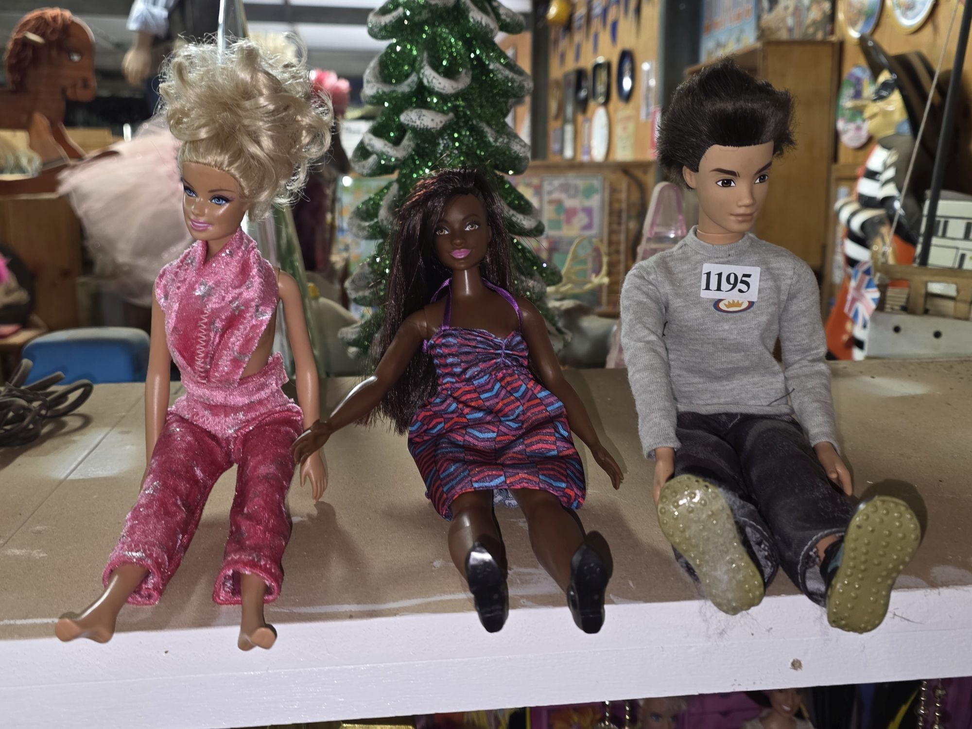 1195 · BARBIE DOLLS
