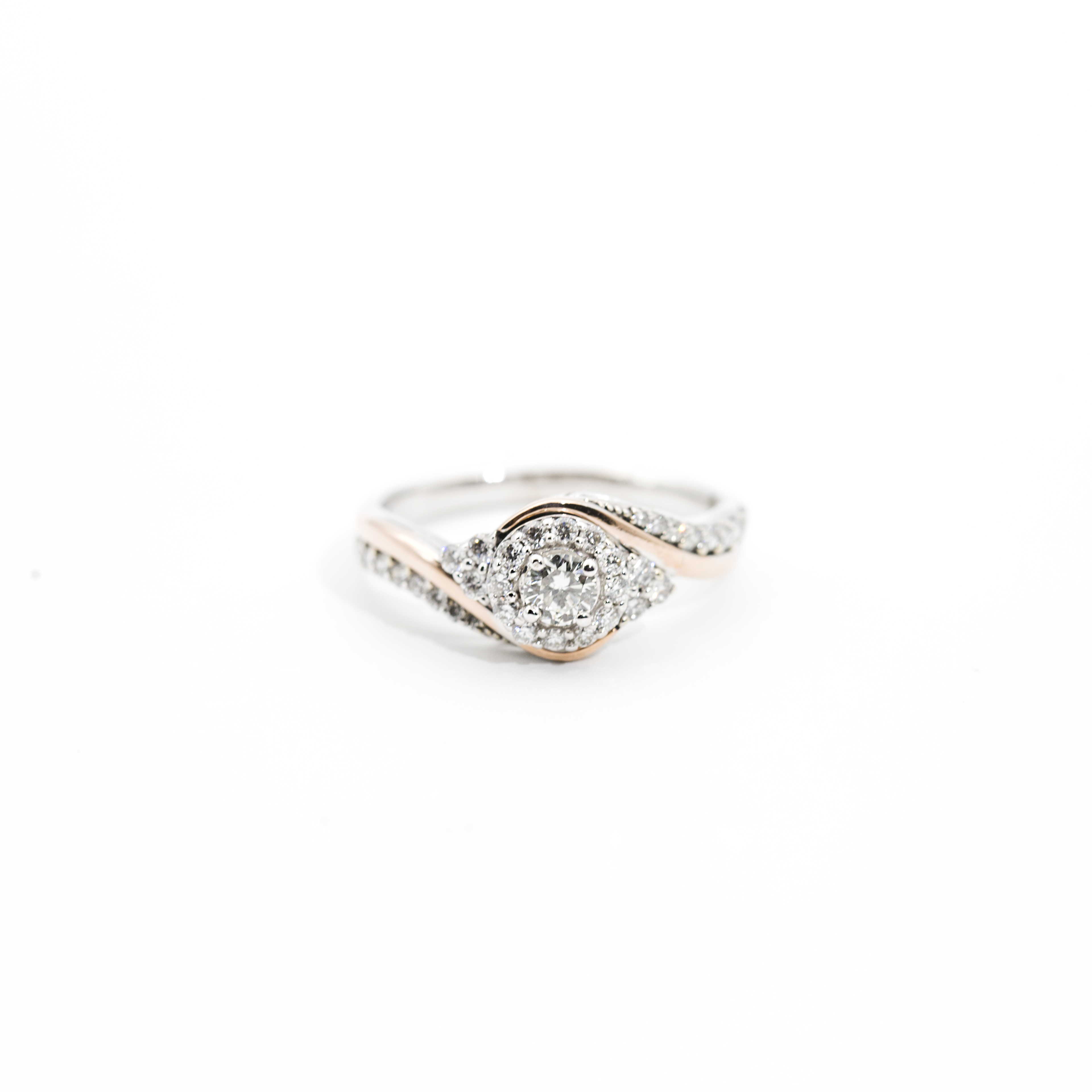 477. · 14ct Gold & Diamond Ring 4.0g