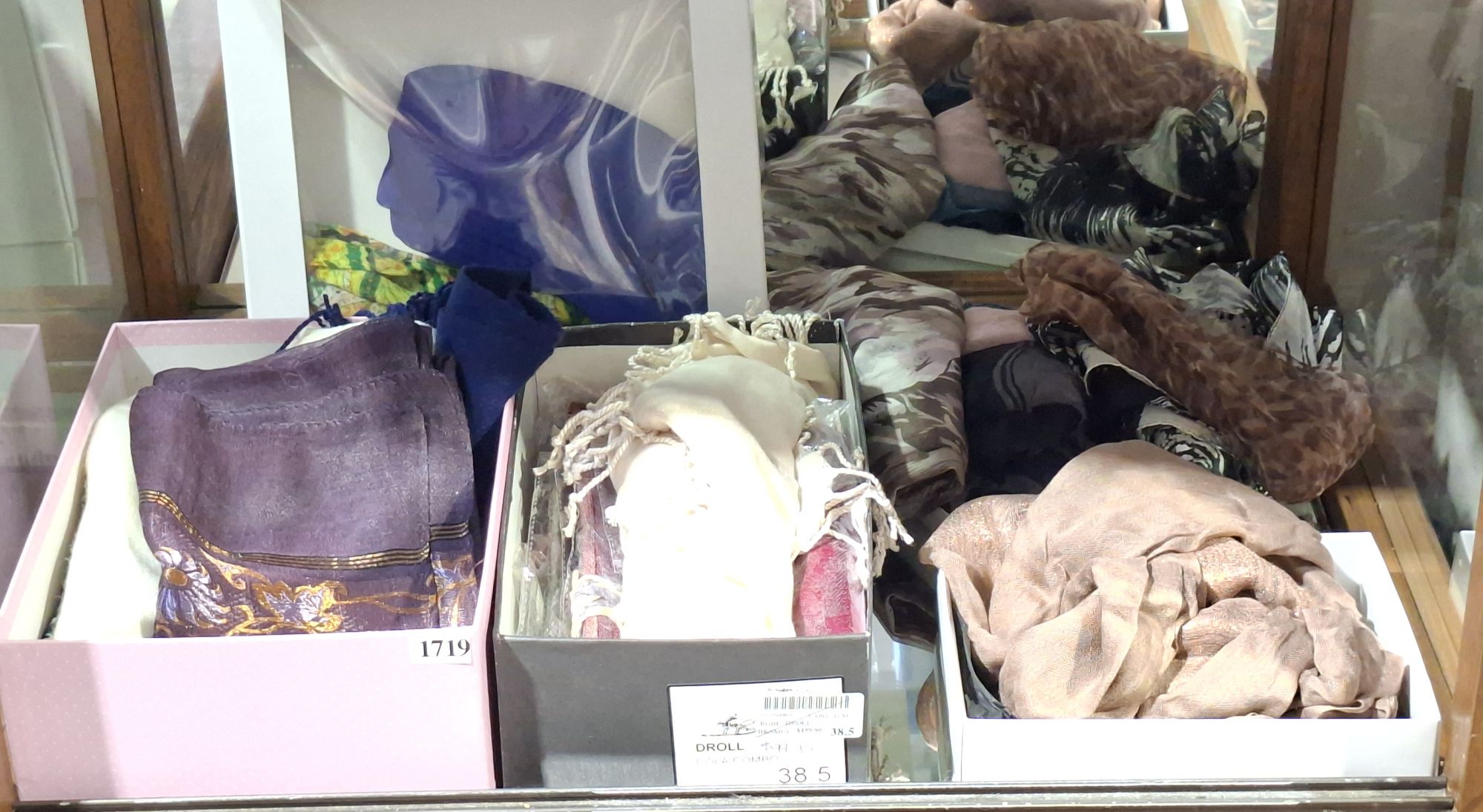 SCARVES