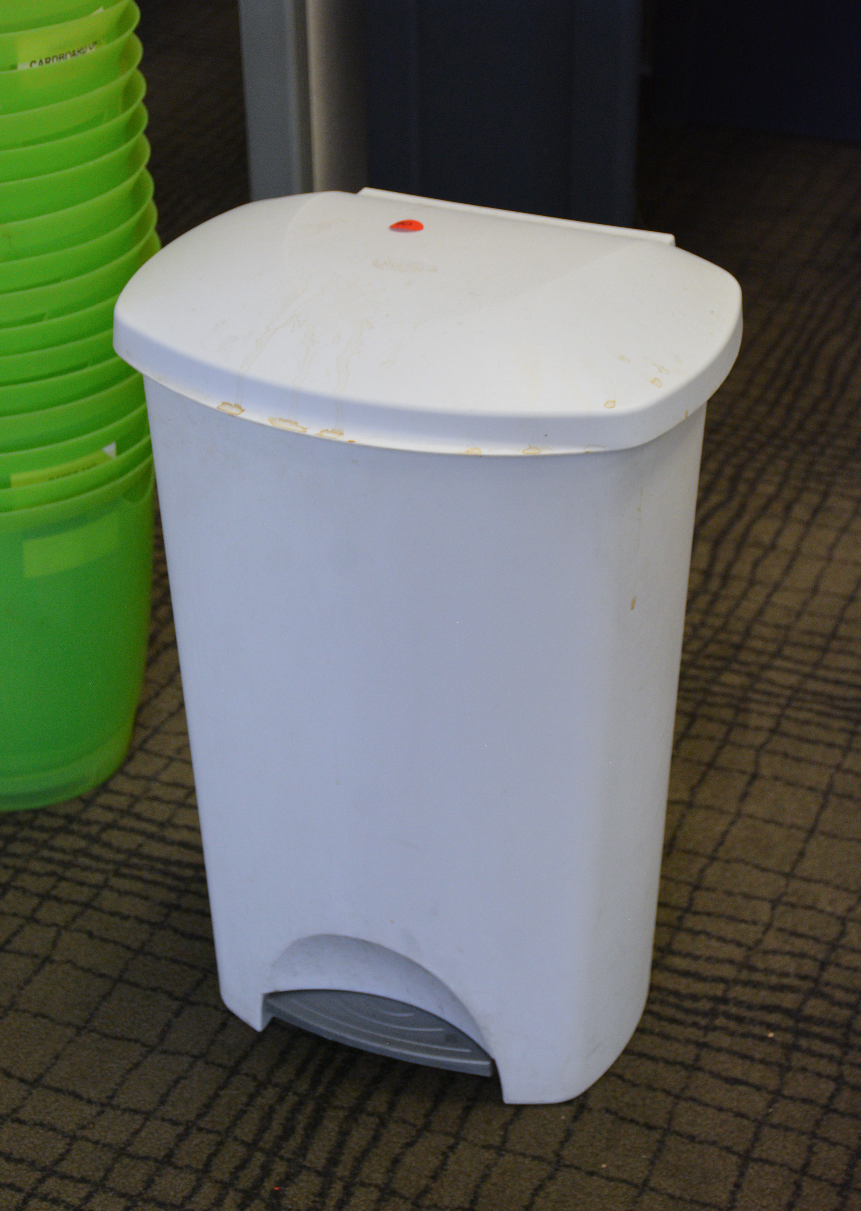 Sterilite Rubbish Bin — sold at auction in New Zealand for $15