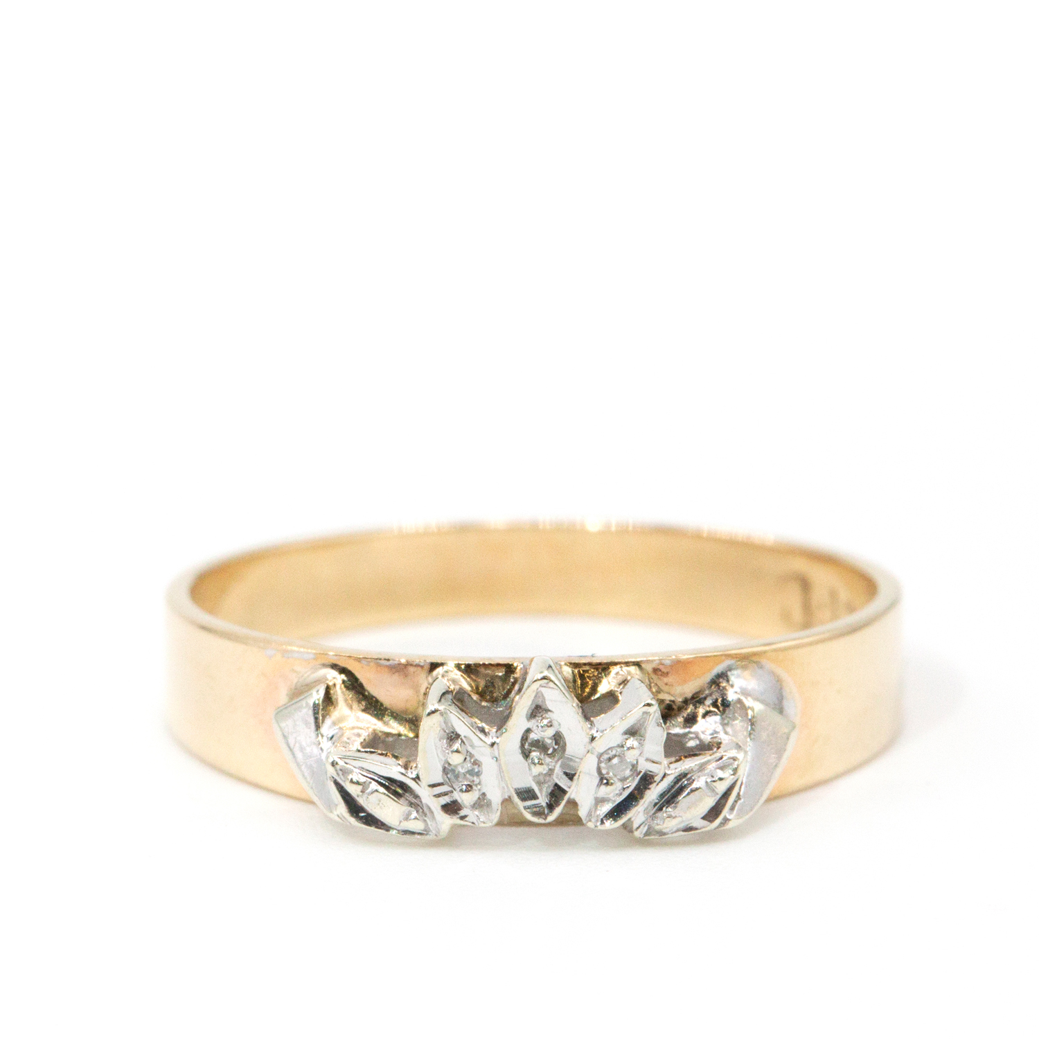 286 · 9ct Gold Diamond Ring