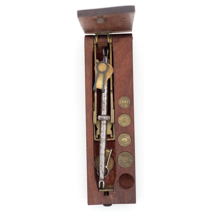 Hardwood Sovereign Scales With Coin Weights gVF