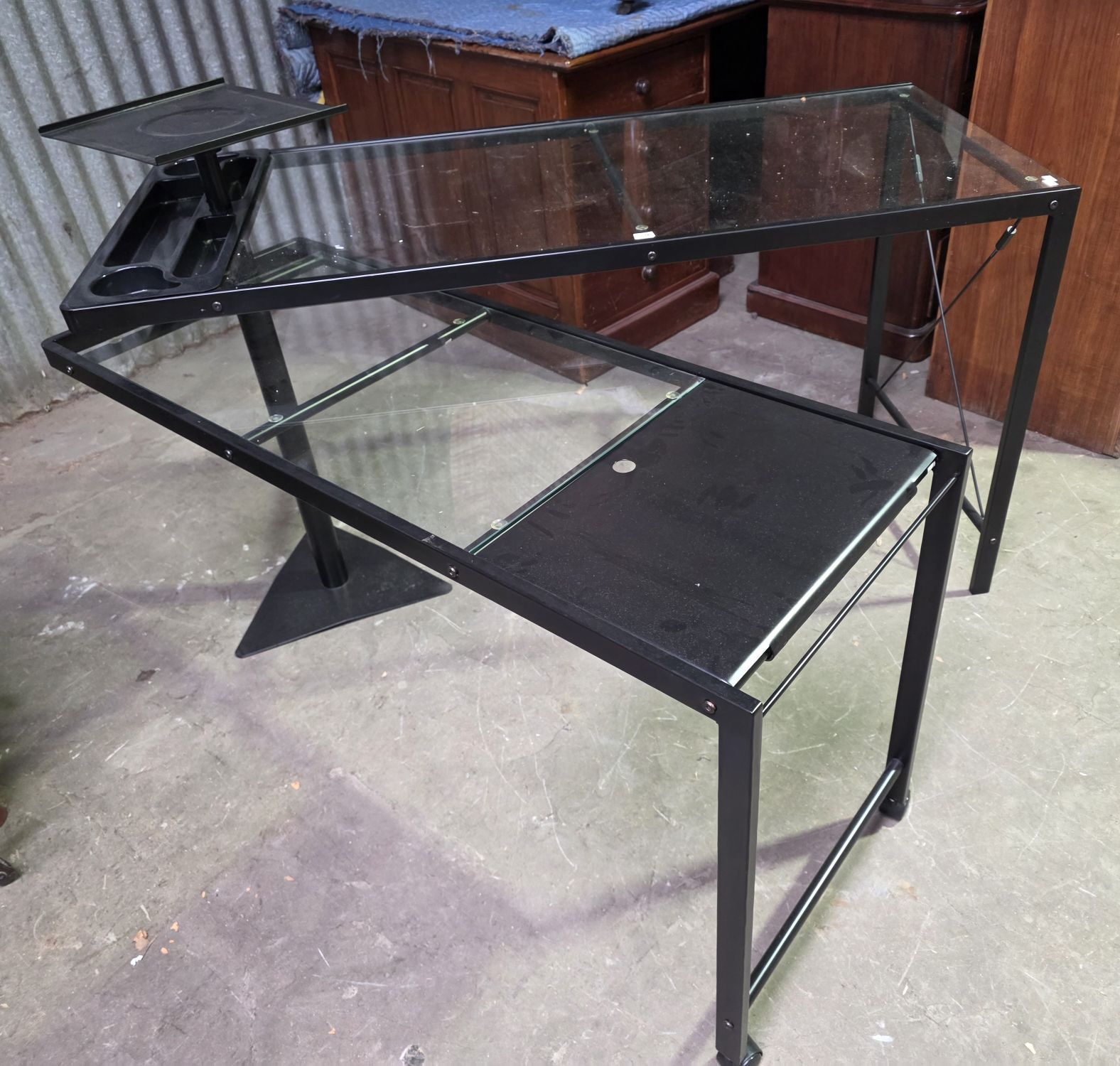 236 · MODERN COMPUTER TABLE