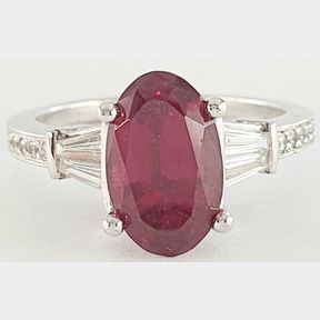 3,32CT RUBIE & ,370CTS DIAMONDS COLOUR IJ CLARITY VS/SI IN 18CT WHITE GOLD - 51929/099
