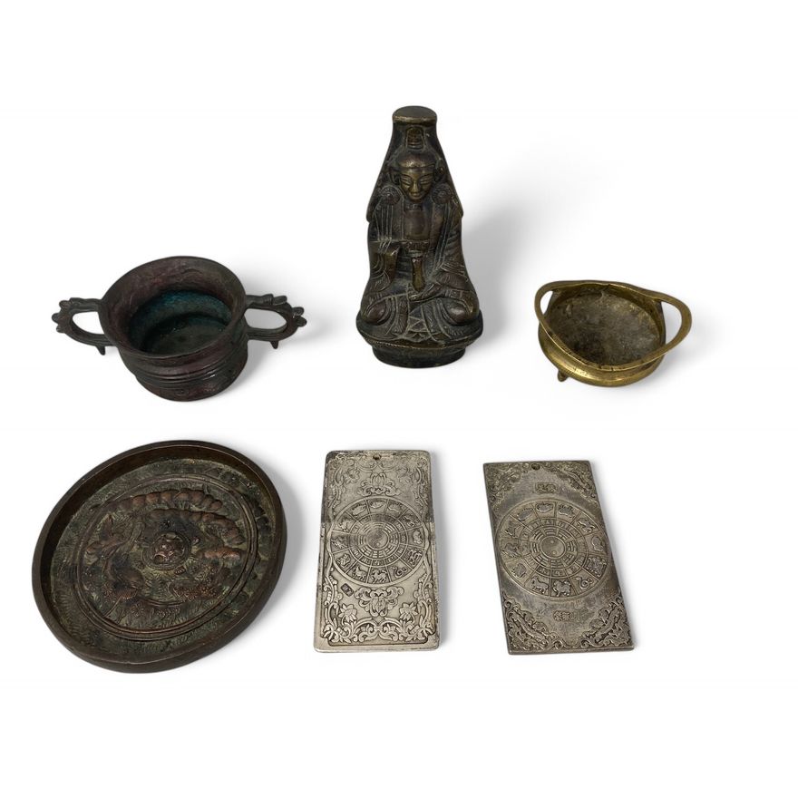 A group of 19th and early 20th century Chinese and Japanese metalware