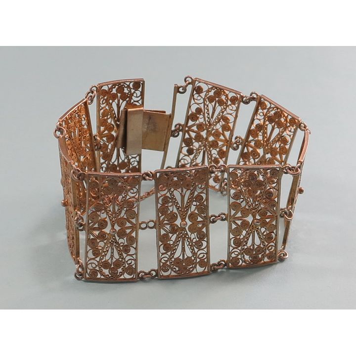 AN EARLY 20TH CENTURY SILVERGILT FILIGREE BRACELET.