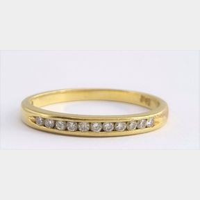 18CT YELLOW GOLD BAND WITH 0.110CTS DIAMONDS COLOUR I/J CLARITY SI - 51543/31