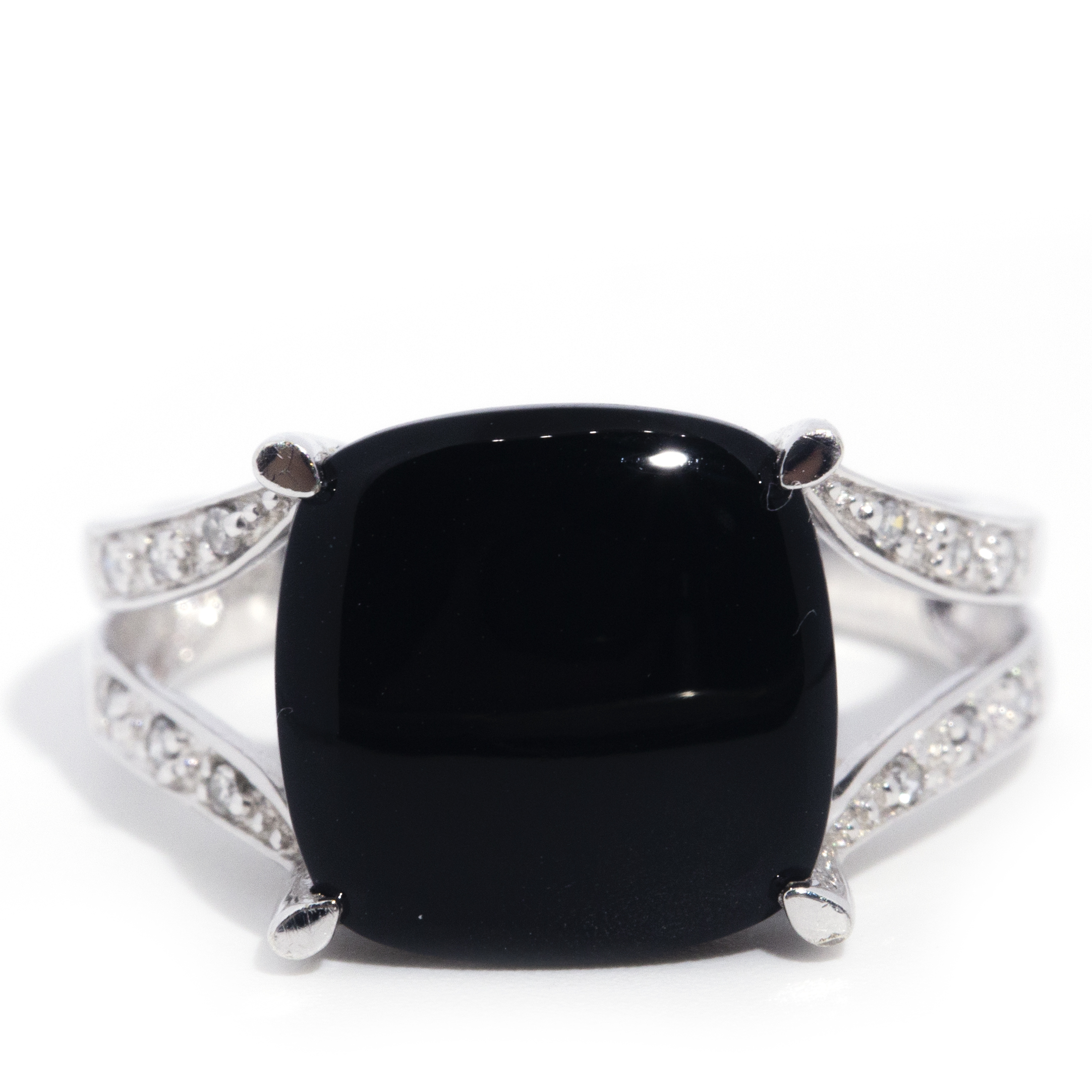 151 · Onyx and Diamond 9 Carat Gold Ring