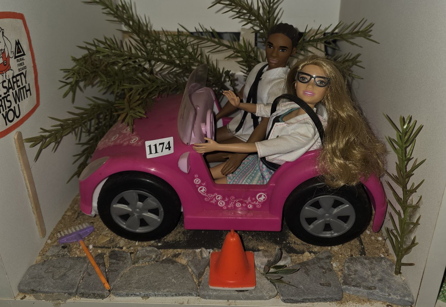 1174 · BARBIE DOLLS AND SCENERY