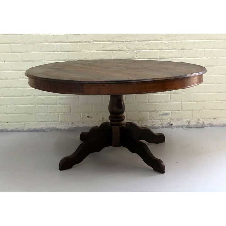 CIRCULAR DINING TABLE