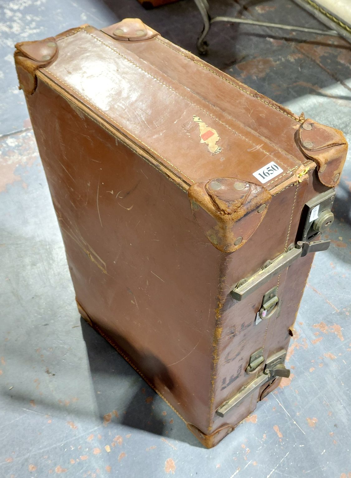 QUALITY VINTAGE LEATHER SUITCASE