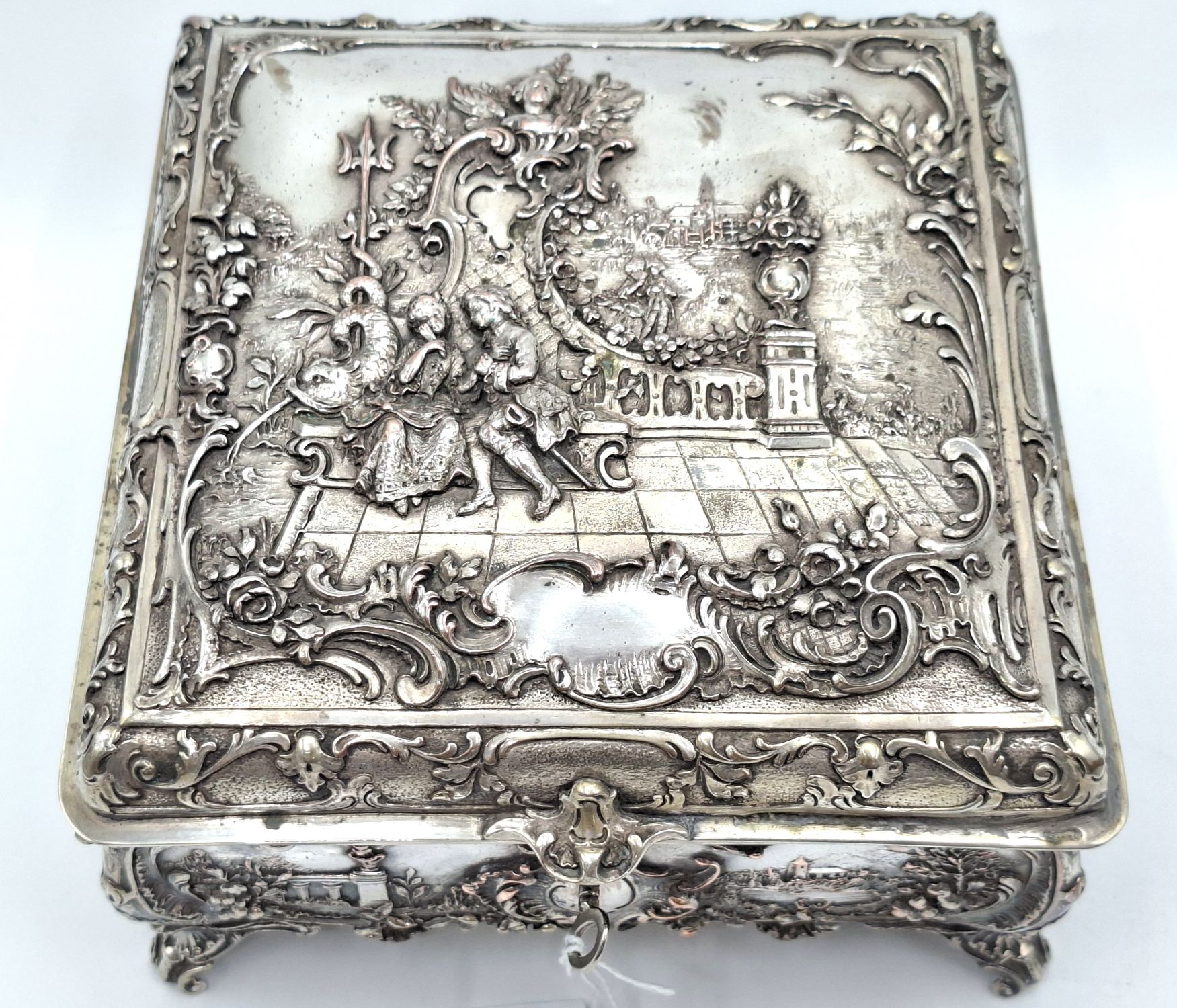 150 · STUNNING FRENCH JEWELLERY CASKET