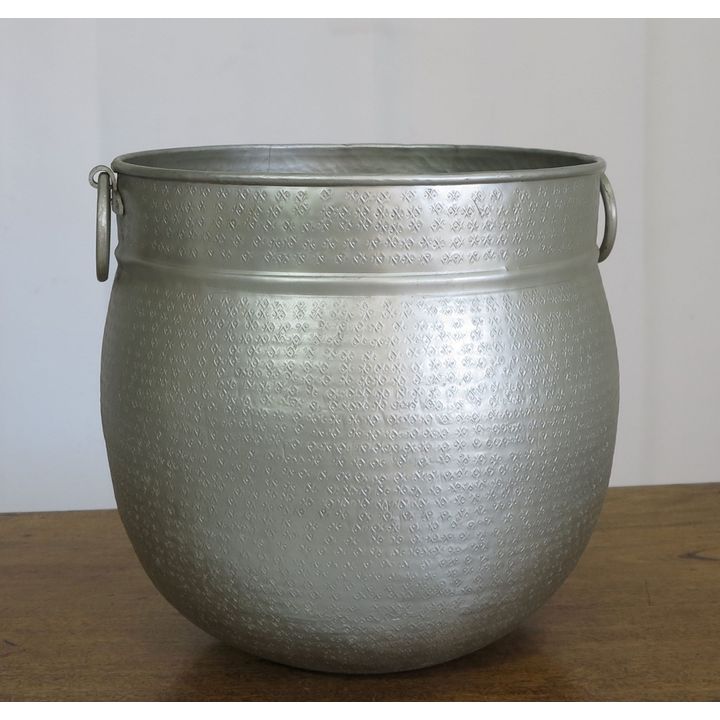 TWO-HANDLED METAL POT