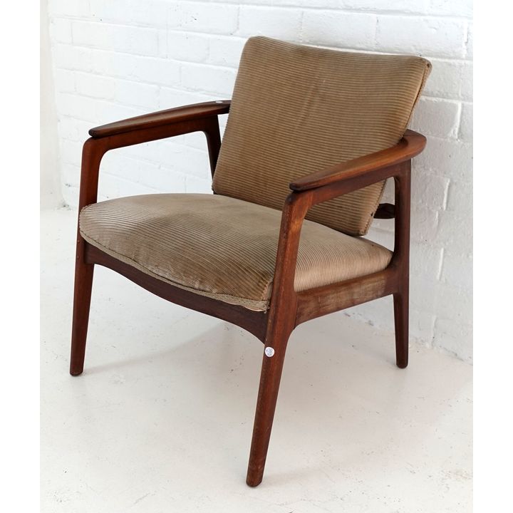 RETRO ARMCHAIR