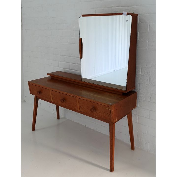 RETRO DRESSER