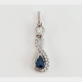 18CT WHITE GOLD PENDANT WITH 0,210CT DIAMOND COLOUR G/H CLARITY VS & 0,284CT PEAR SHAPPED SAPPHIRE AS WELL AS 0,160CT DIAMONDS - 51929/070
