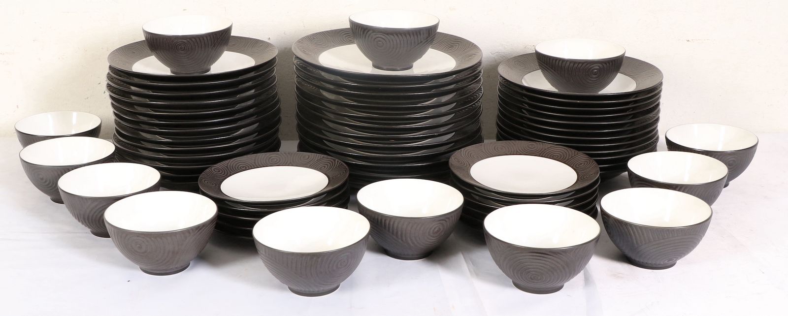 Black Plates Carrol Boyes Dinner Sets Carrol Boyes Bespoke Dinner