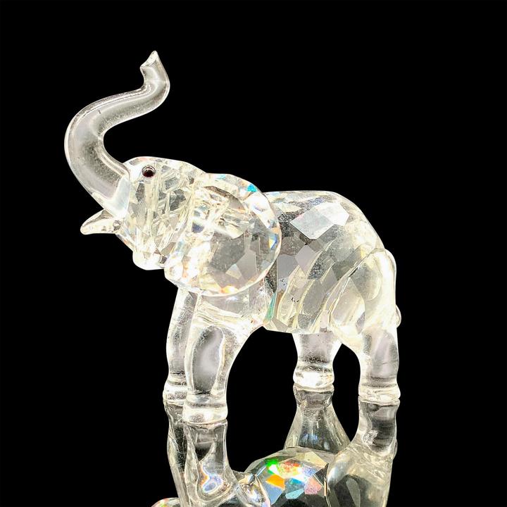 Lladro, Goebel Hummels, and Swarovski Crystal by Lion and Unicorn - Issuu