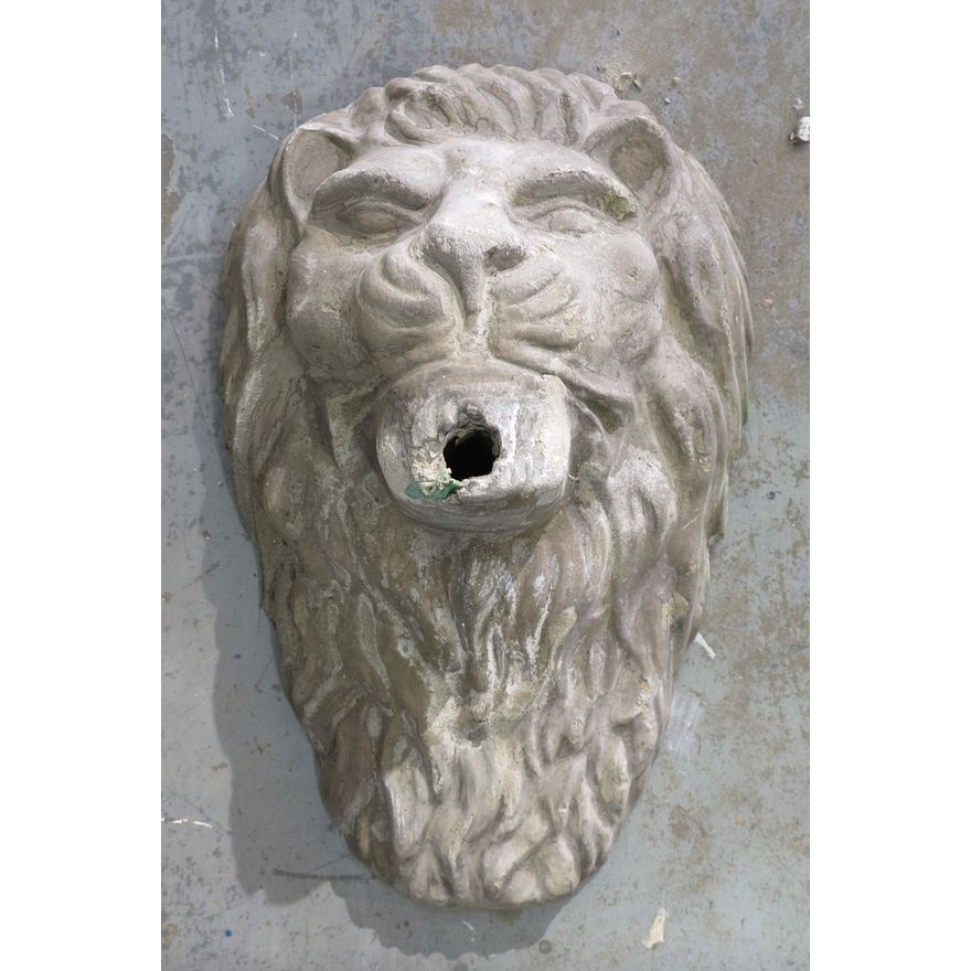 CAST CONCRETE WALL FOUNTAIN