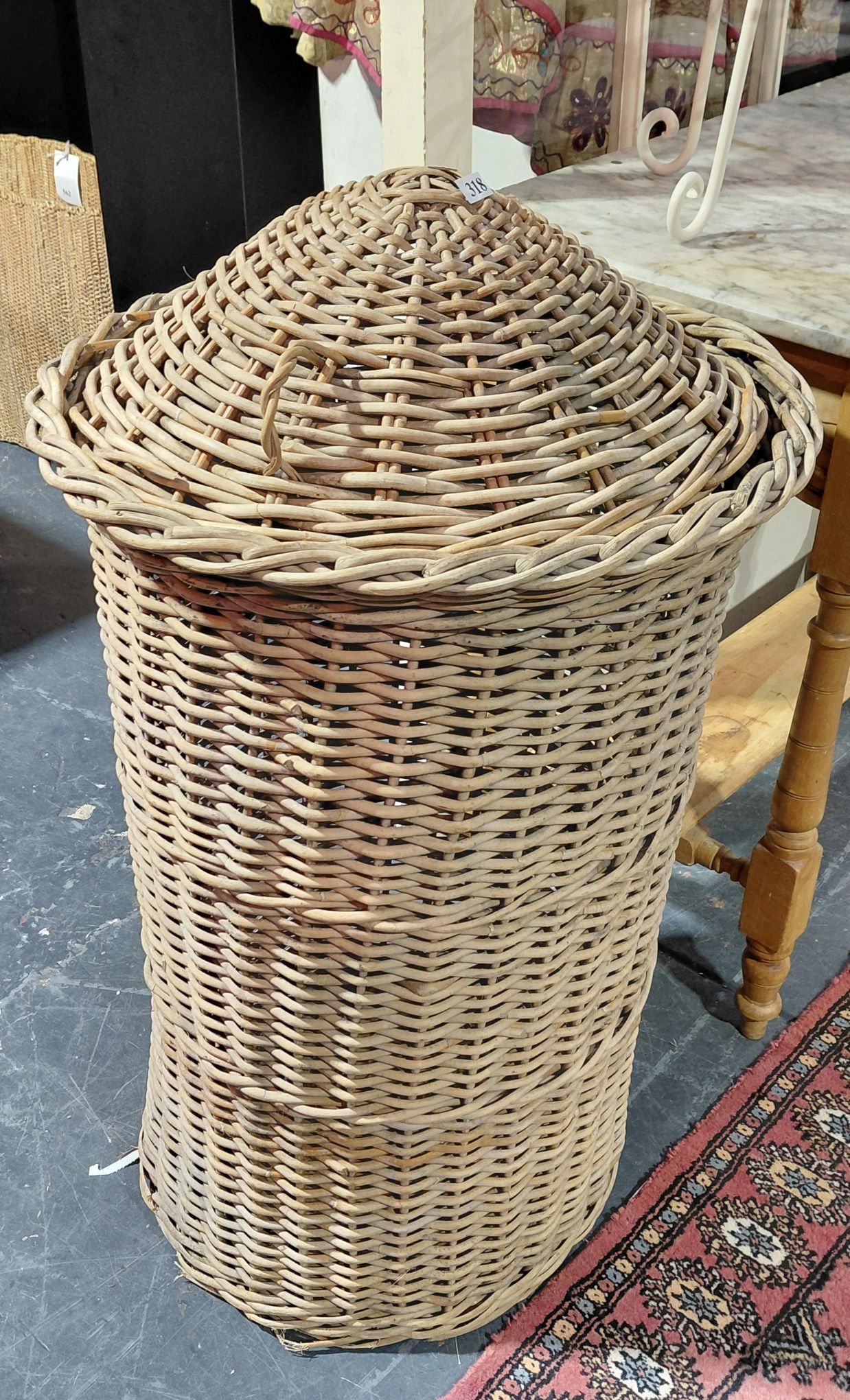 318 · LAUNDRY BASKET