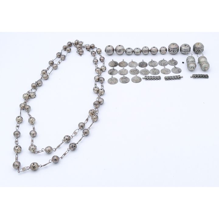 Box Yemeni Silver Beads and Toggles