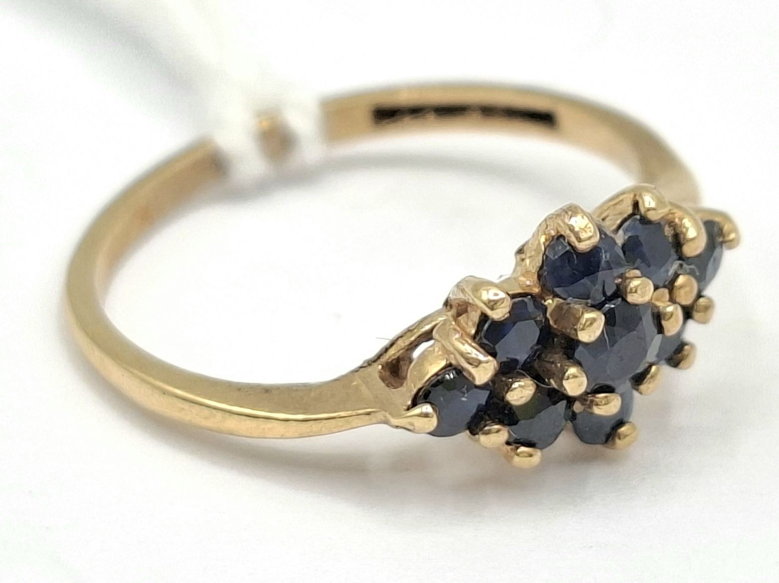1080 · 9CT GOLD SAPPHIRE RING