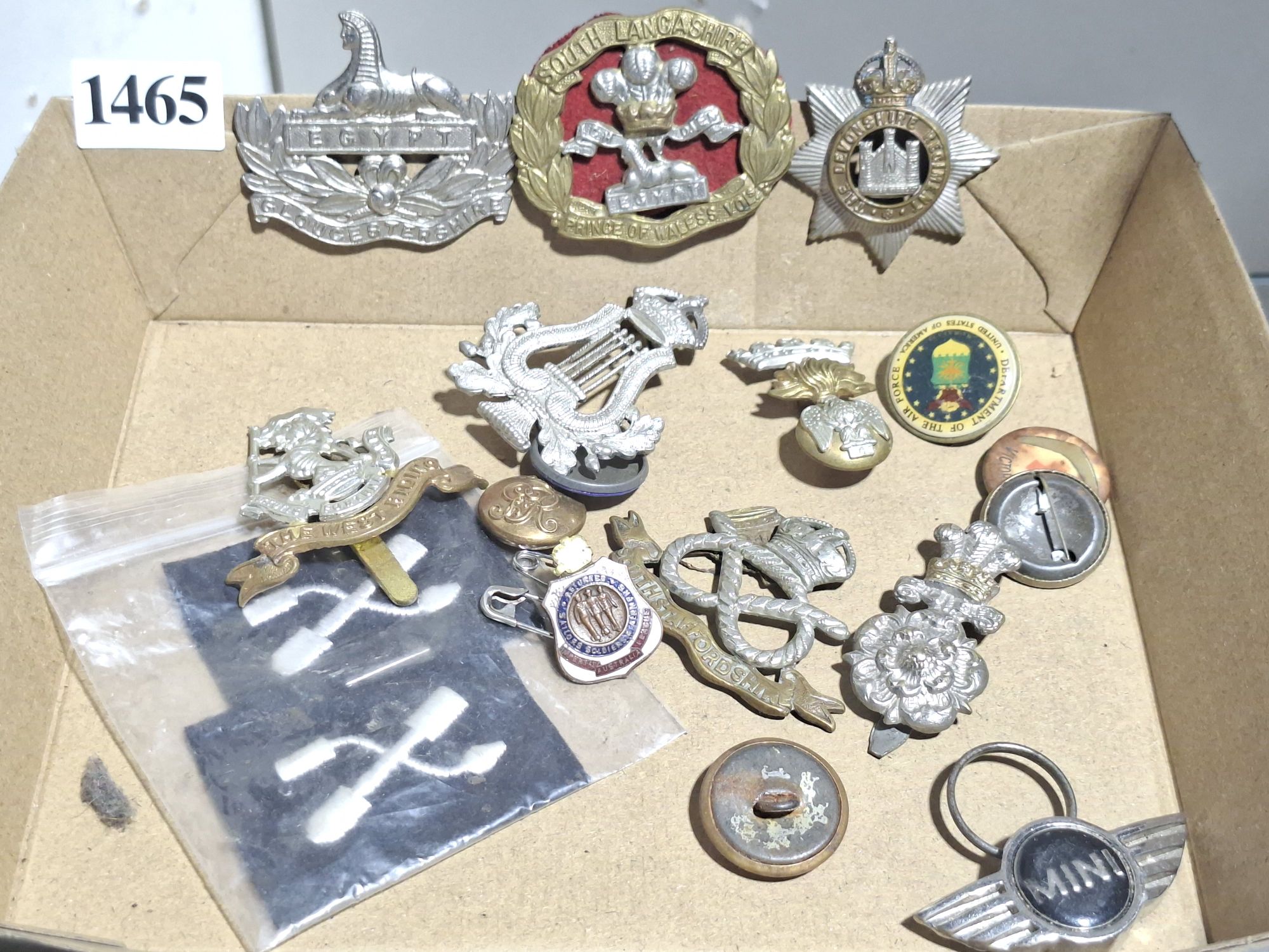 COLLECTION OF MILITARY BADGES