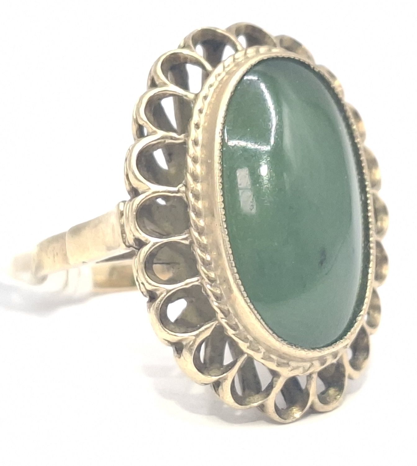 9ct Gold Jade Ring