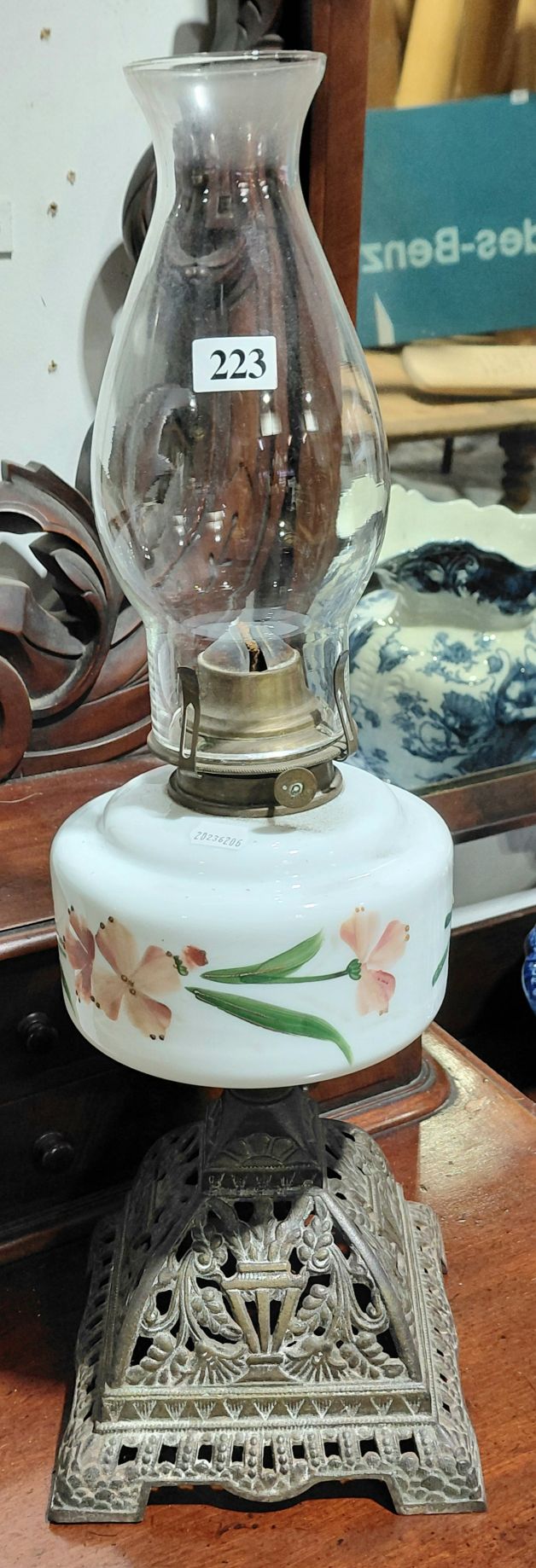 223 · ANTIQUE OIL LAMP