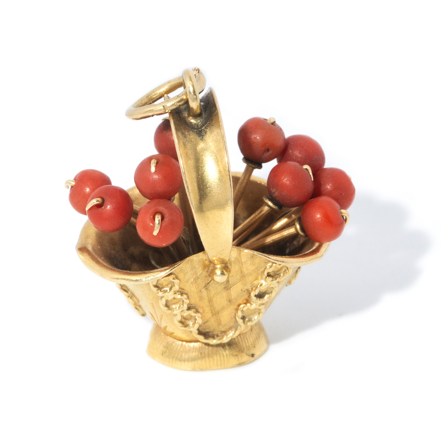 118 · Vintage Basket with Coral Beads Pendant in 18ct Gold