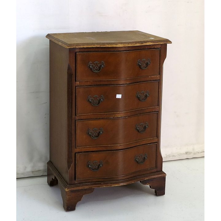 SMALL SERPENTINE CHEST OF DRAWERS