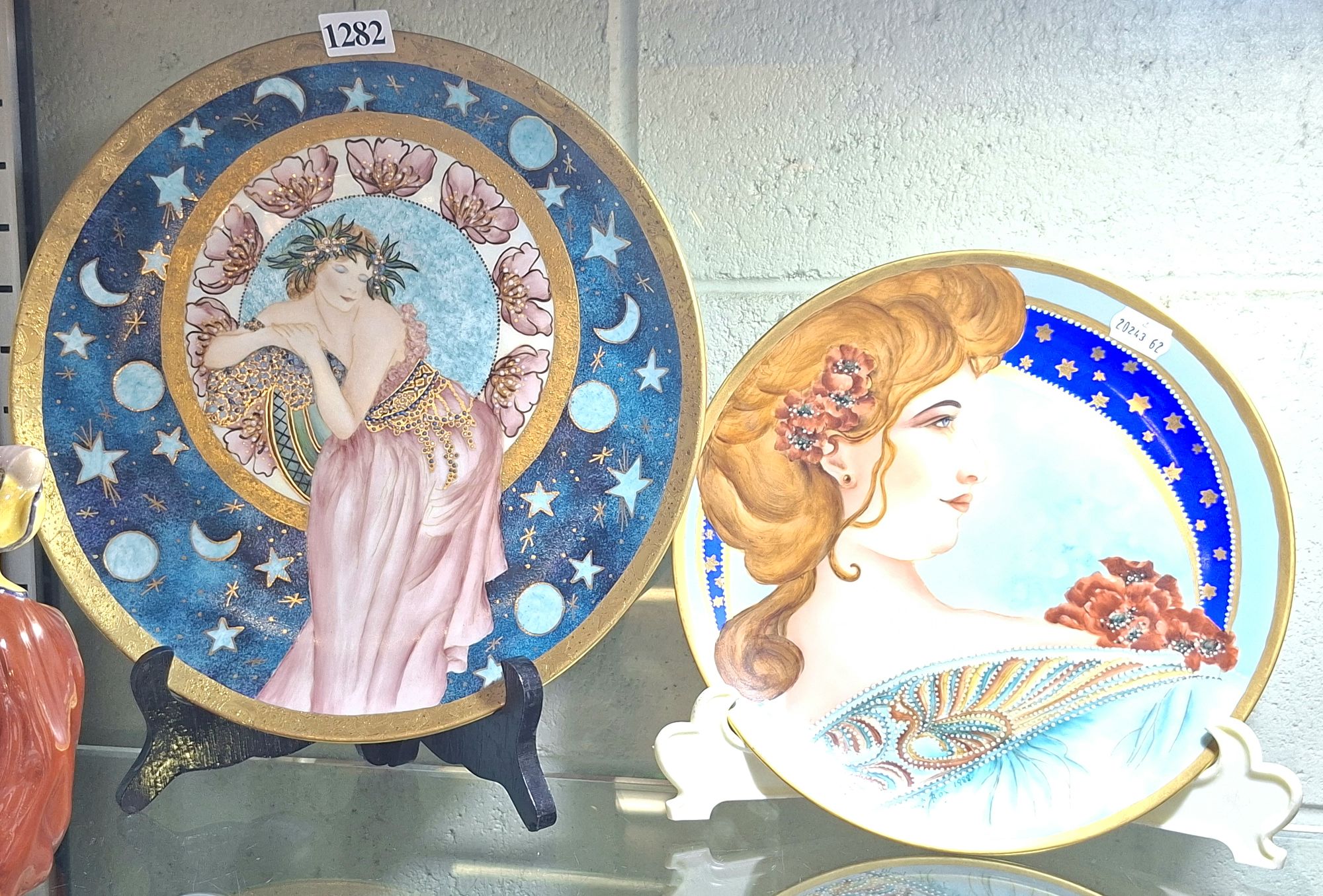 1282 · DECORATIVE CERAMIC PLATES