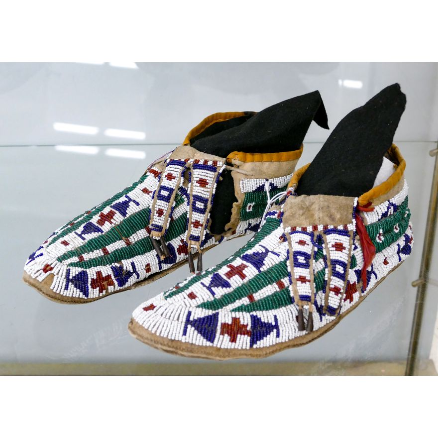 Pair Antique Plains Indian Beaded Moccasins 11''