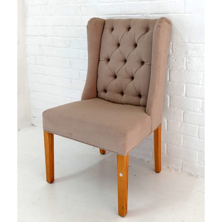 UPHOLSTERED CHAIR
