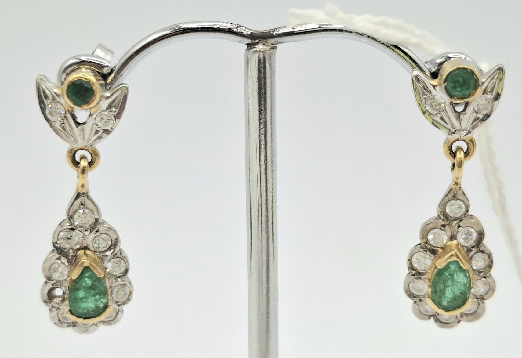239 · 15CT GOLD EMERALD EARRINGS