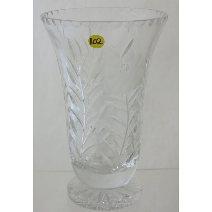 A FINE 20TH CENTURY ENGLISH CUTGLASS VASE.