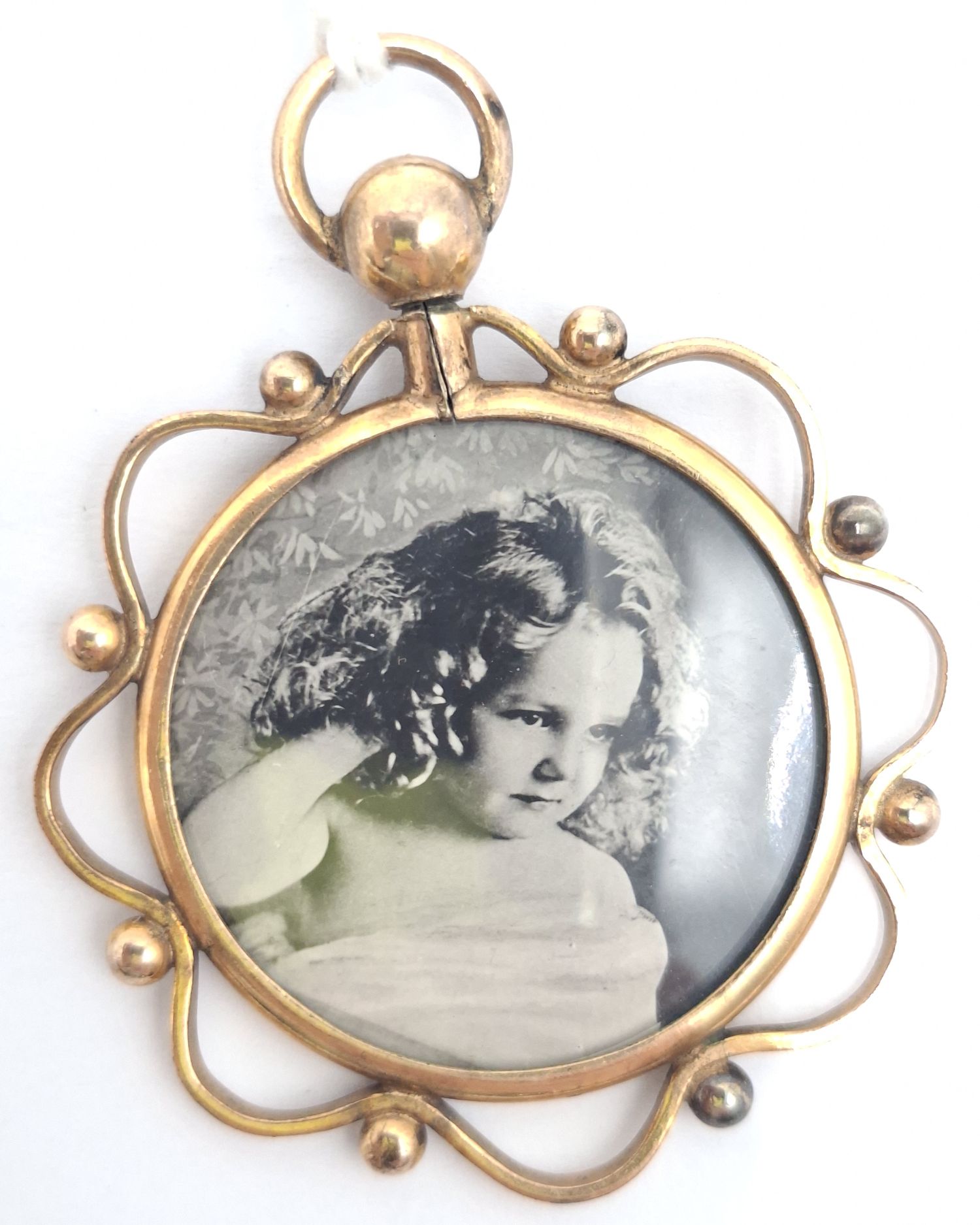 201 · VICTORIAN DOUBLE PICTURE PENDANT