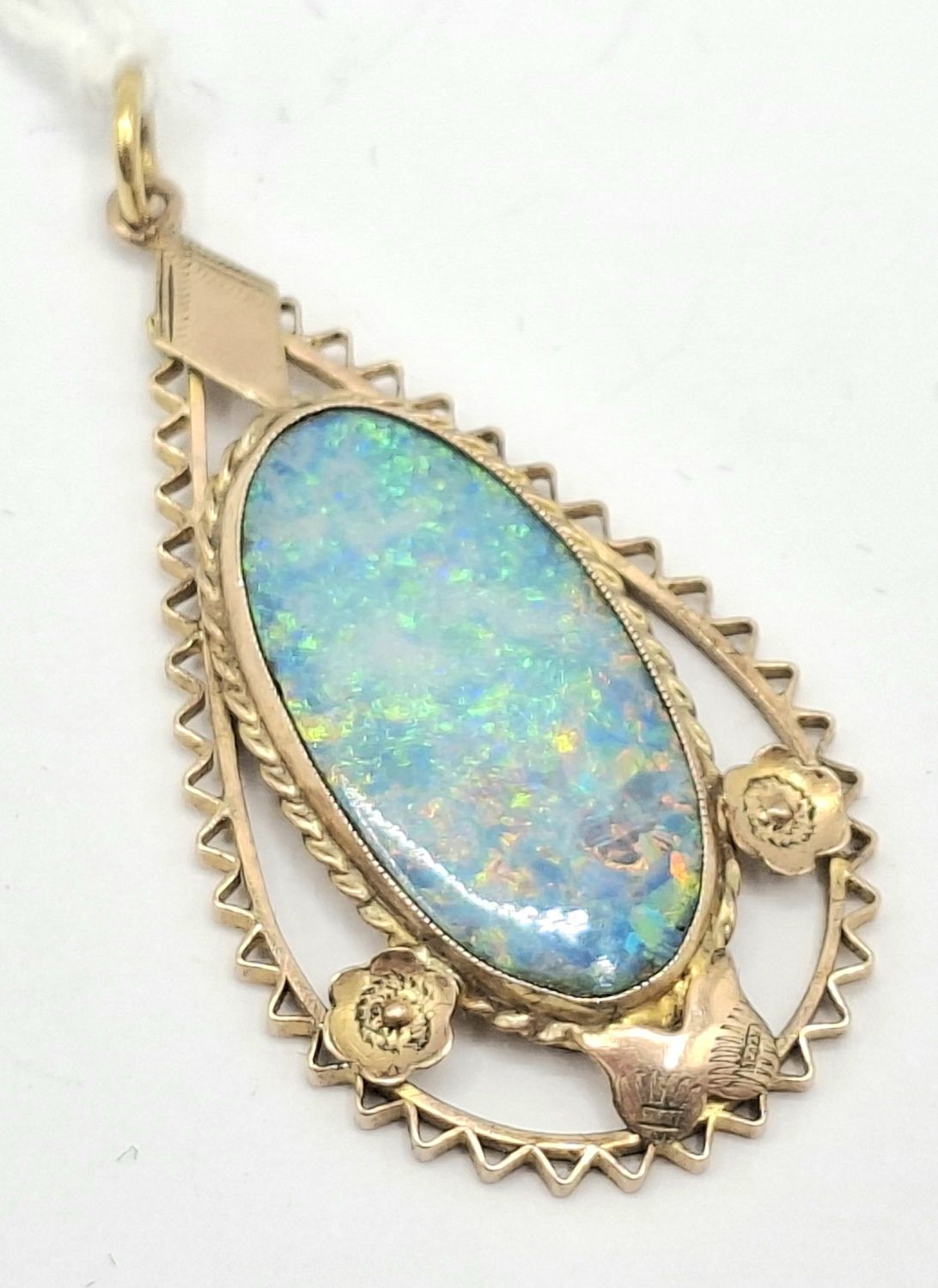 1079 · 9CT GOLD OPAL PENDANT