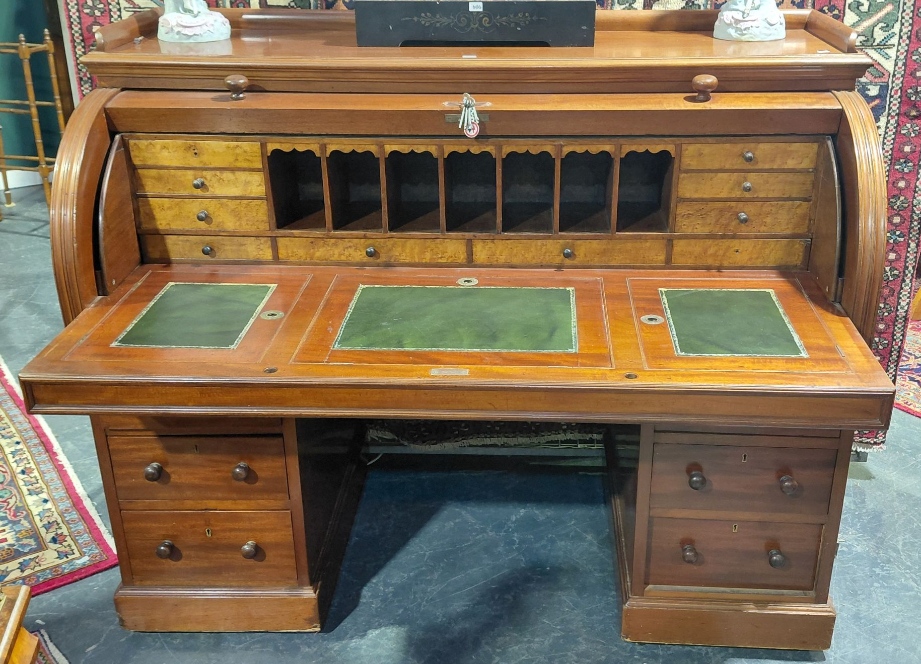 605 · VICTORIAN MAHOGANY ROLL-TOP DESK