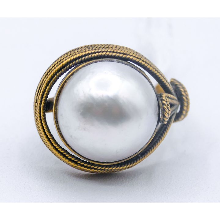 Ladies 14k Mabe Pearl Knot Ring Size 6 - 10.4 Grams