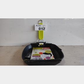 RISOLI SAPORELAX GRILL PAN WITH YELLOW SILICONE FOLDING HANDLE - THE GRILL PAN IS MADE OF DIE-CAST ALUMINUM AND FEATURES A SOFT