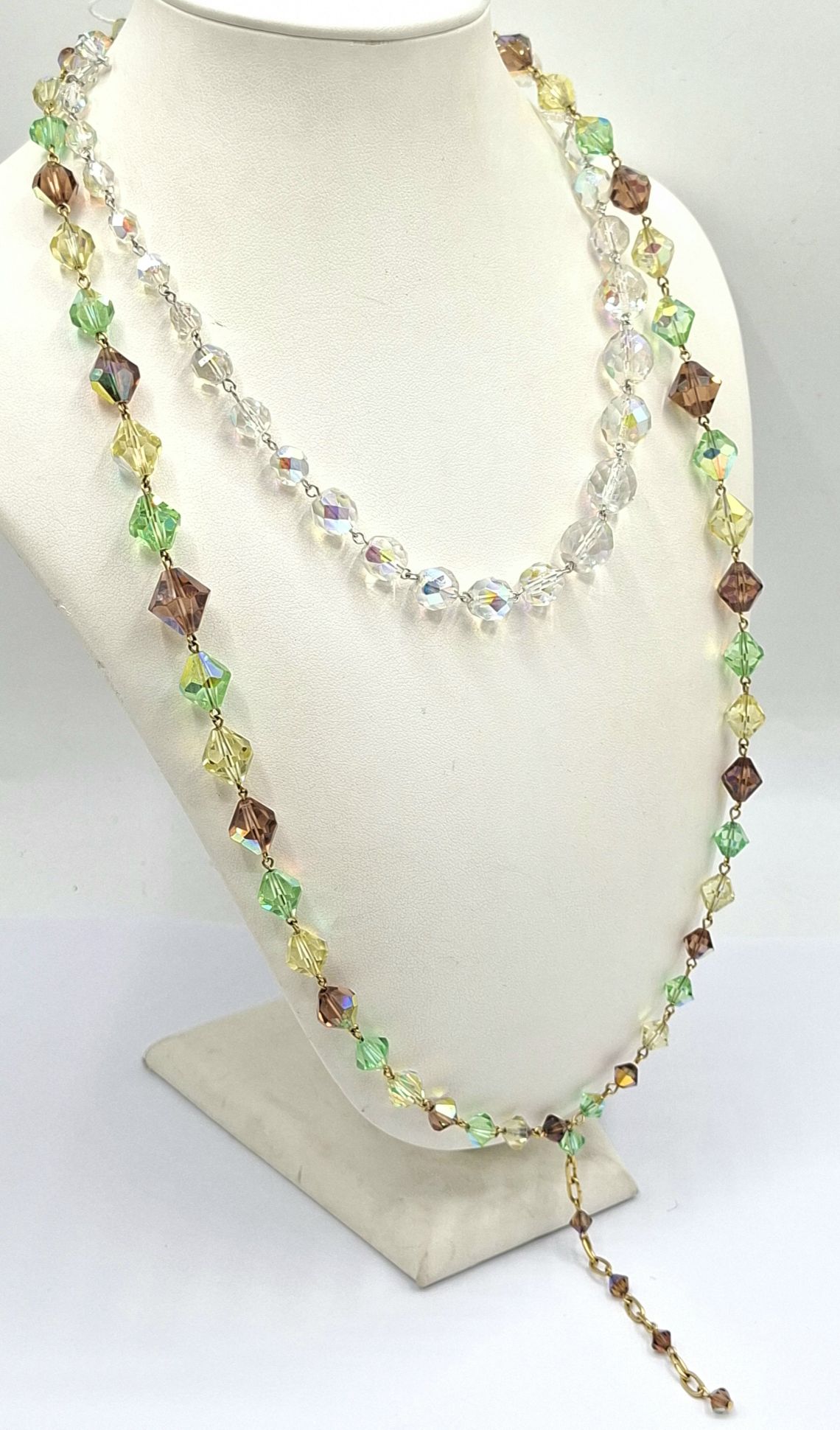 1062 · VINTAGE NECKLACES