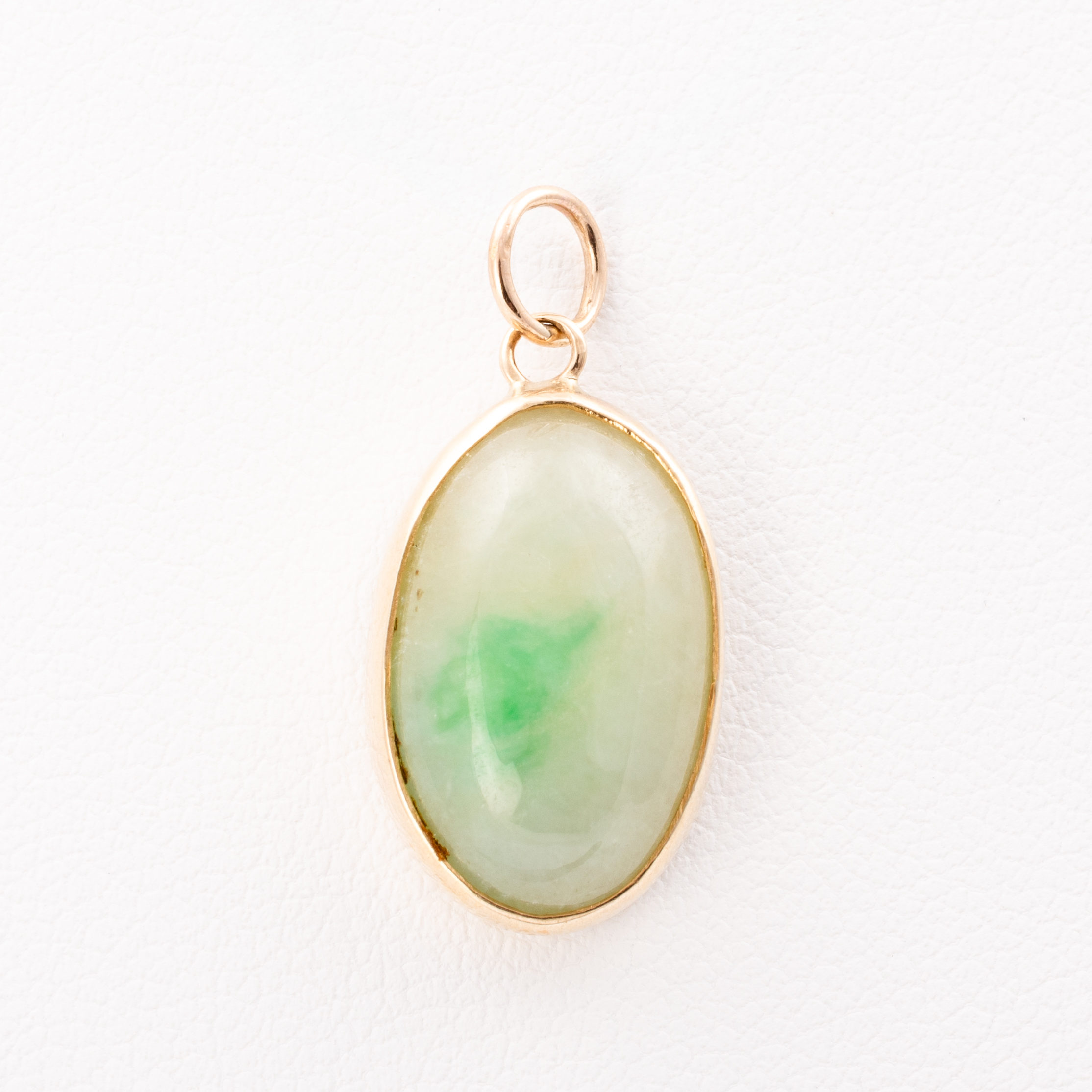 70 · Jade Cabochon Pendant 9ct Gold
