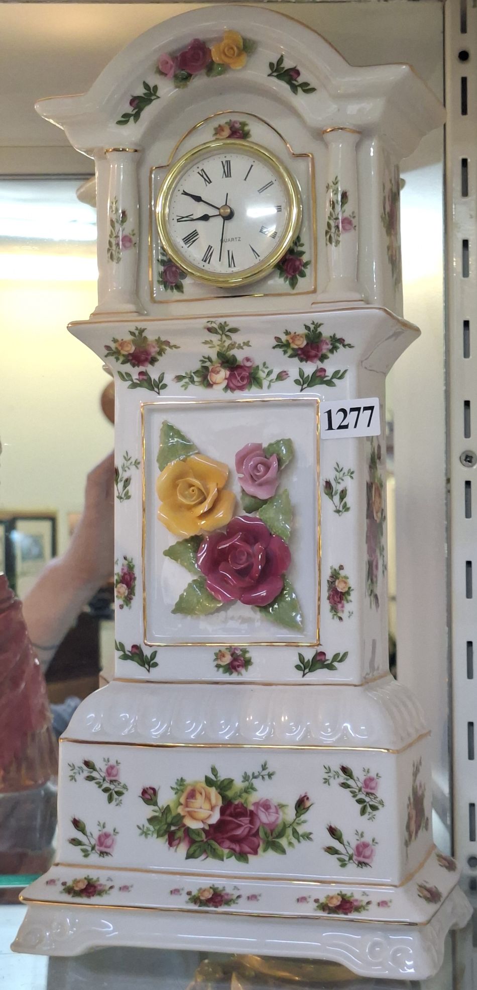 ROYAL ALBERT OLD COUNTRY ROSE CLOCK