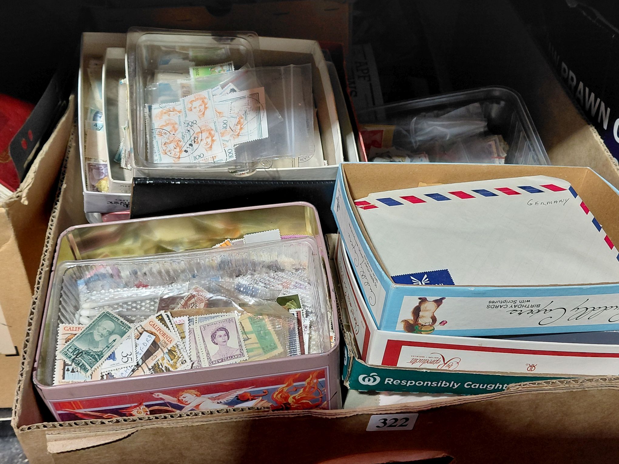 322 · STAMPS - WORLD