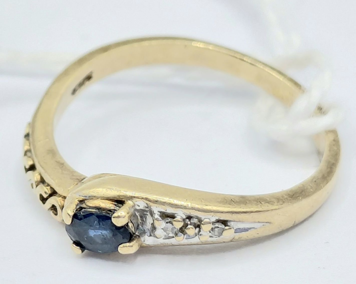 9ct Sapphire Solitaire Ring