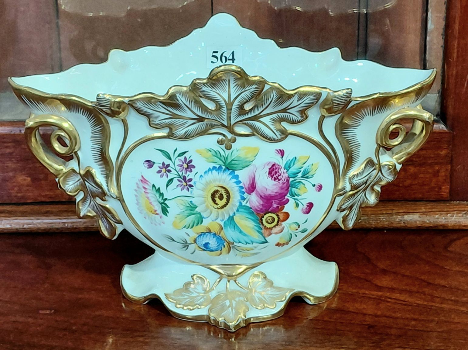564 · CONTINENTAL PORCELAIN VASE